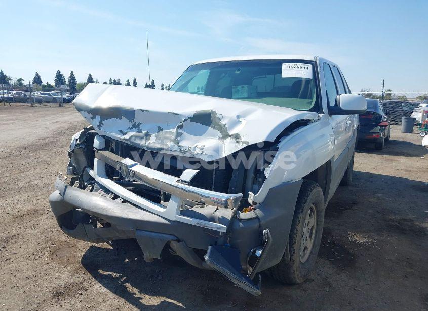 Photo 2 of 2002 Chevrolet Avalanche 1500 (VIN 3GNEK13T92G105699)