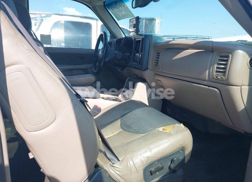 Photo 5 of 2002 Chevrolet Avalanche 1500 (VIN 3GNEK13T92G105699)