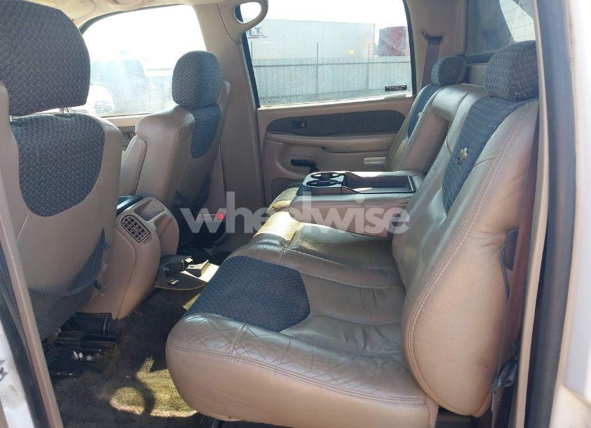 Photo 8 of 2002 Chevrolet Avalanche 1500 (VIN 3GNEK13T92G105699)