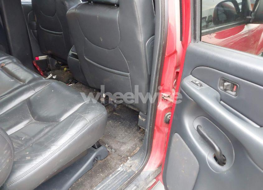 Photo 8 of 2002 Chevrolet Avalanche 1500 (VIN 3GNEK13T92G125936)