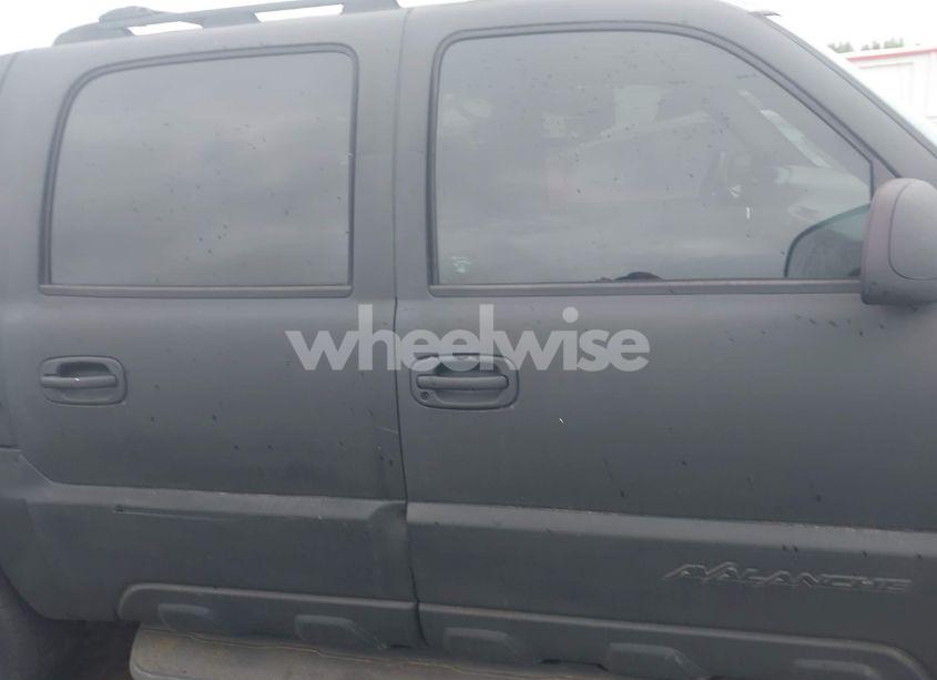 Photo 13 of 2002 Chevrolet Avalanche K1500 (VIN 3GNEK13T92G133437)