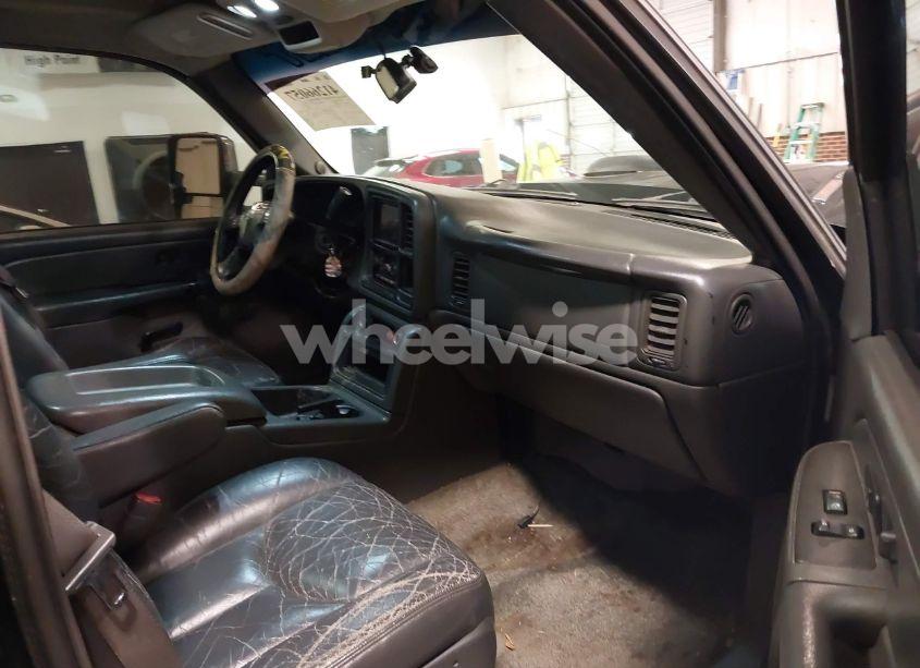 Photo 5 of 2003 Chevrolet Avalanche 1500 (VIN 3GNEK13T93G190660)