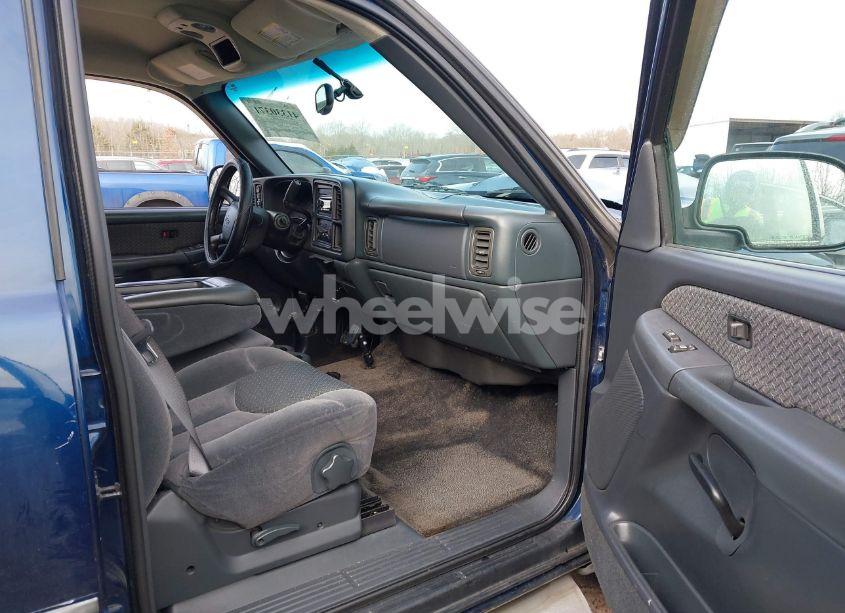 Photo 5 of 2002 Chevrolet Avalanche 1500 (VIN 3GNEK13TX2G293603)