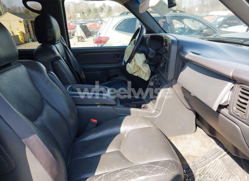 Photo 5 of 2003 Chevrolet Avalanche 1500 (VIN 3GNEK13TX3G126868)