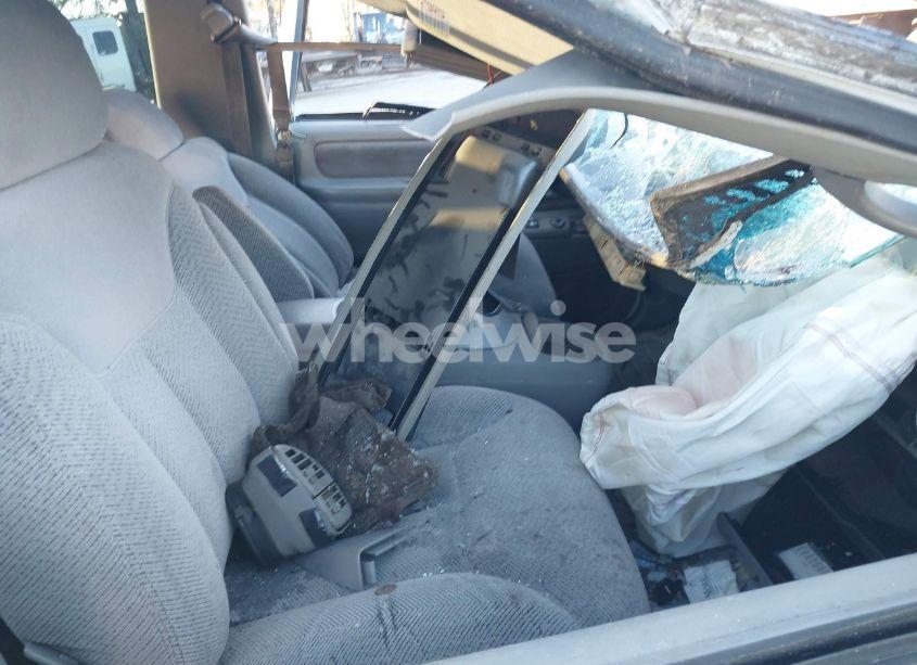 Photo 5 of 1997 Chevrolet Tahoe (VIN 3GNEK18R0VG131903)