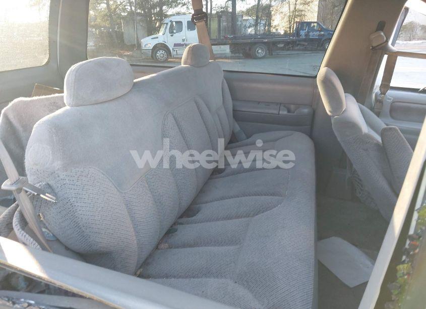 Photo 8 of 1997 Chevrolet Tahoe (VIN 3GNEK18R0VG131903)