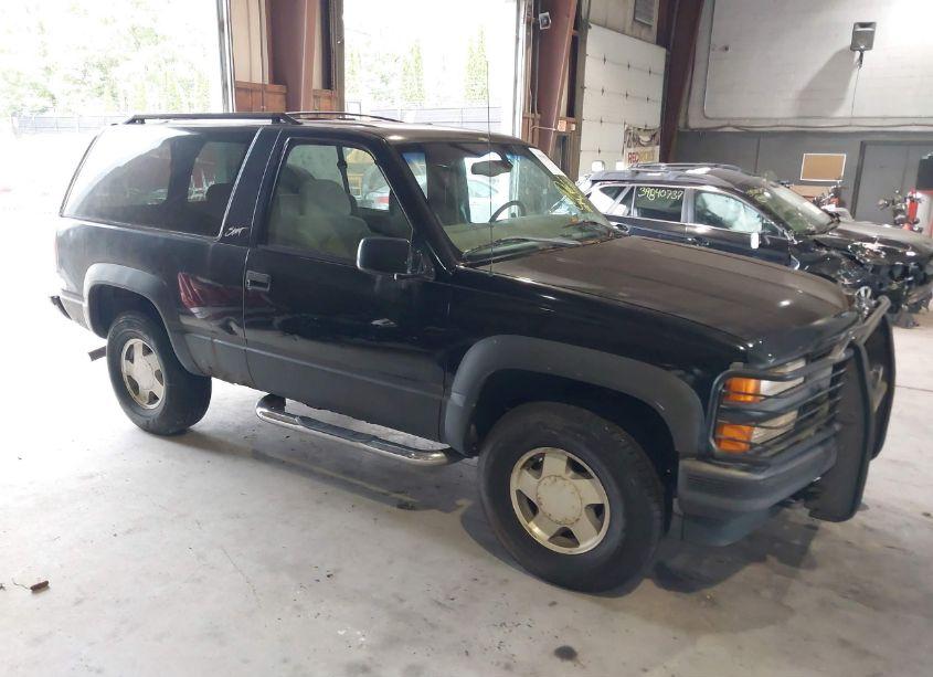 1999 Chevrolet Tahoe (VIN 3GNEK18R0XG168890) main photo
