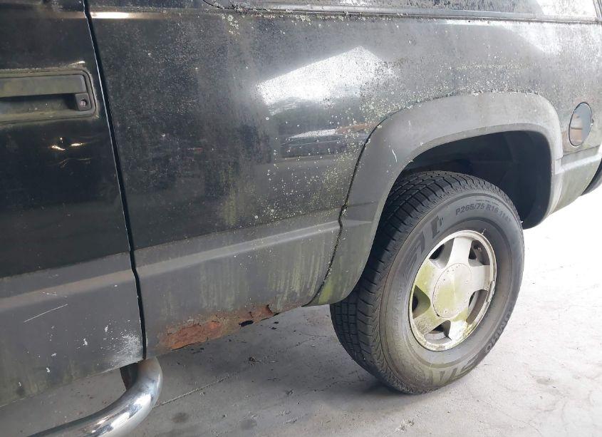 Photo 12 of 1999 Chevrolet Tahoe (VIN 3GNEK18R0XG168890)