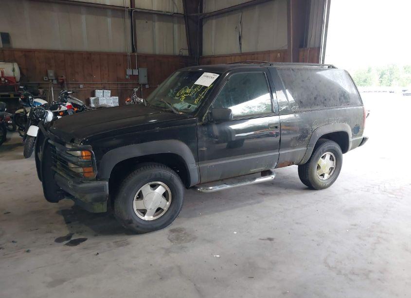 Photo 2 of 1999 Chevrolet Tahoe (VIN 3GNEK18R0XG168890)