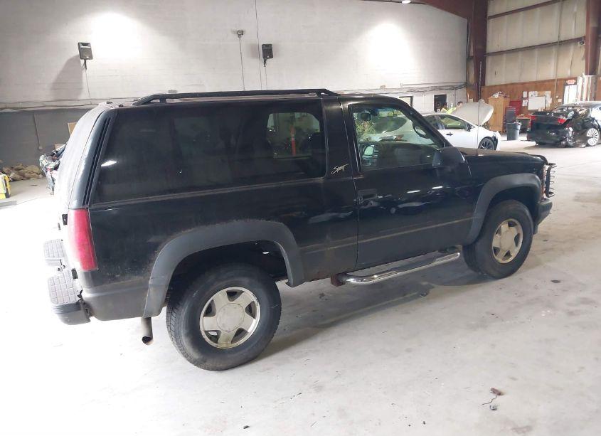 Photo 4 of 1999 Chevrolet Tahoe (VIN 3GNEK18R0XG168890)