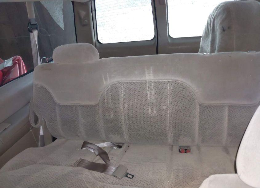 Photo 8 of 1999 Chevrolet Tahoe (VIN 3GNEK18R0XG168890)