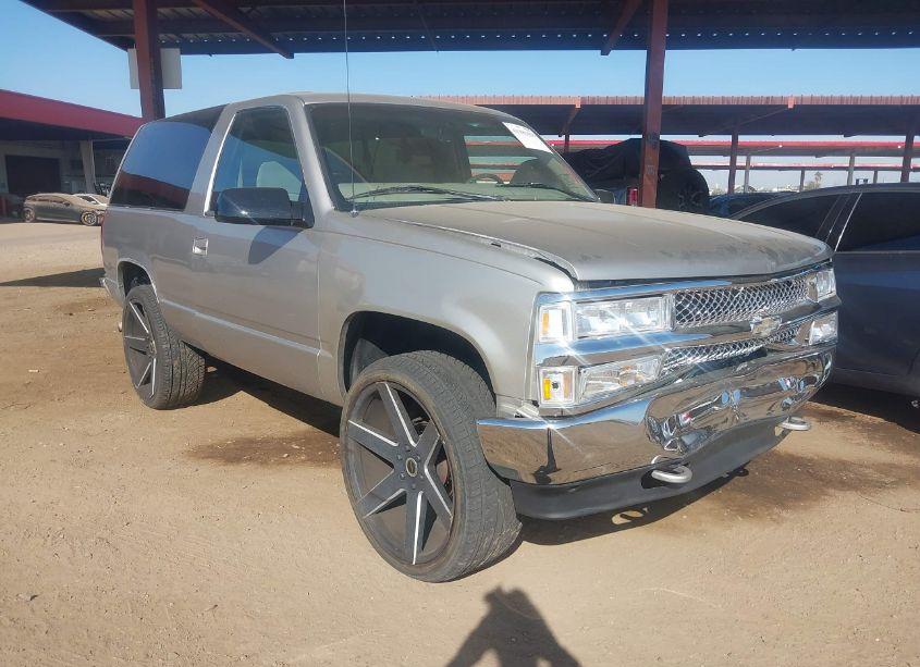 1999 Chevrolet Tahoe (VIN 3GNEK18R1XG142752) main photo