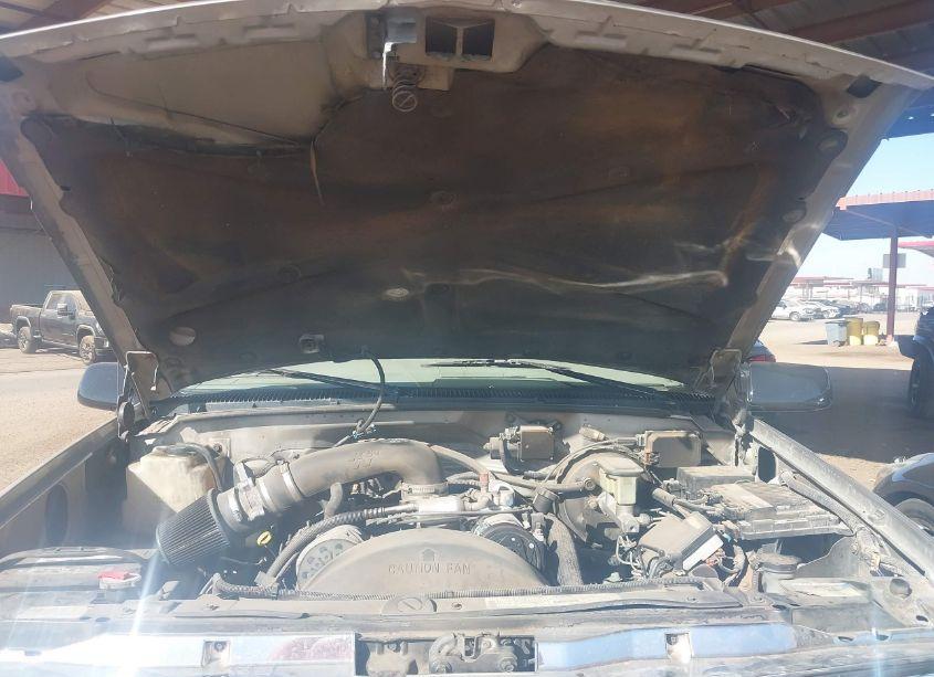 Photo 10 of 1999 Chevrolet Tahoe (VIN 3GNEK18R1XG142752)