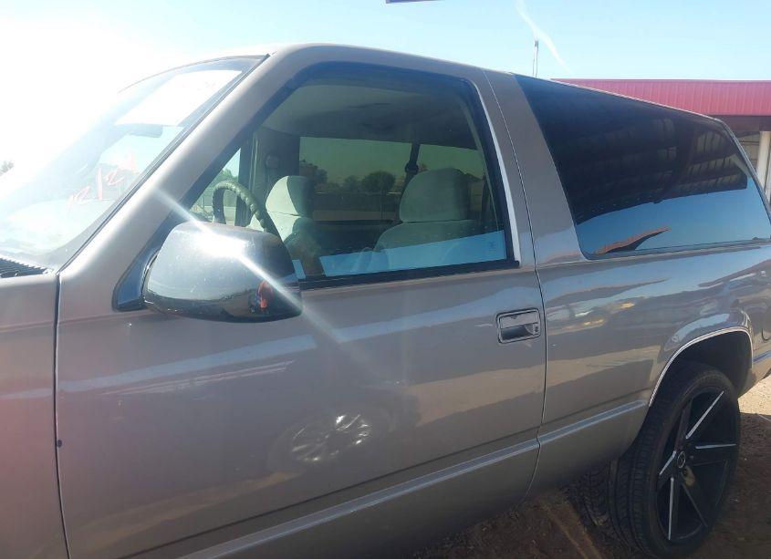 Photo 14 of 1999 Chevrolet Tahoe (VIN 3GNEK18R1XG142752)