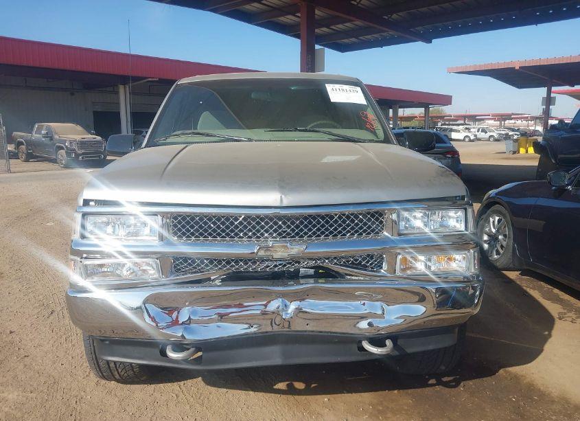 Photo 6 of 1999 Chevrolet Tahoe (VIN 3GNEK18R1XG142752)