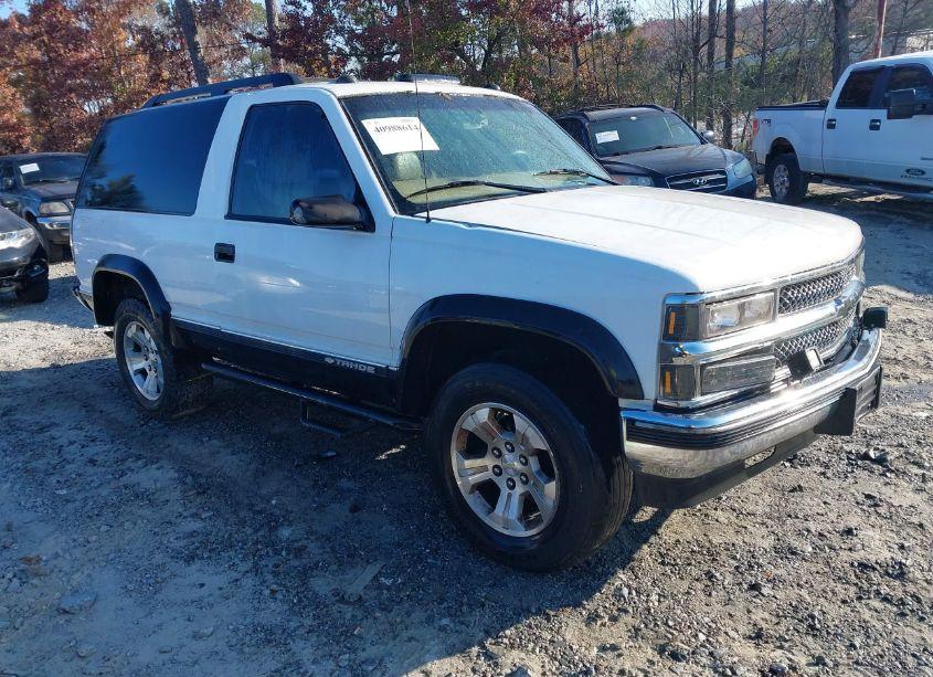 1999 Chevrolet Tahoe (VIN 3GNEK18R1XG192356) main photo