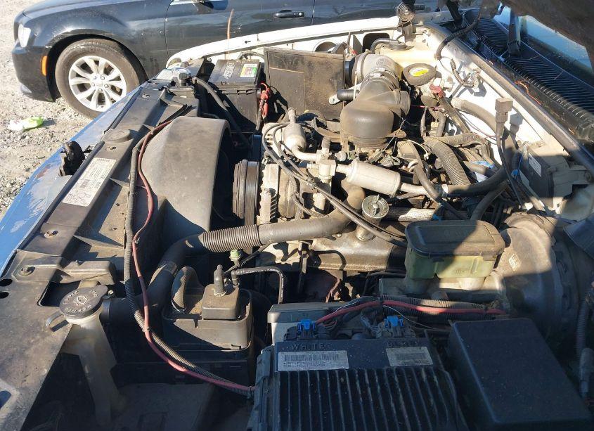 Photo 10 of 1999 Chevrolet Tahoe (VIN 3GNEK18R1XG192356)