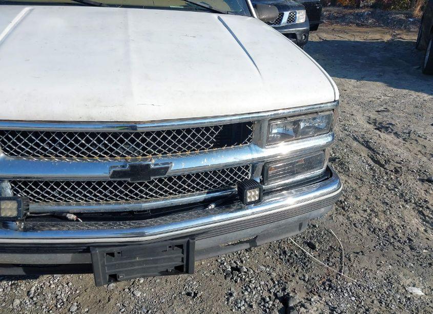 Photo 12 of 1999 Chevrolet Tahoe (VIN 3GNEK18R1XG192356)