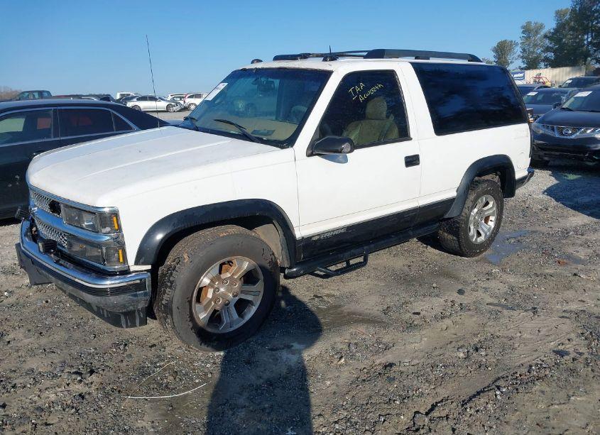 Photo 2 of 1999 Chevrolet Tahoe (VIN 3GNEK18R1XG192356)