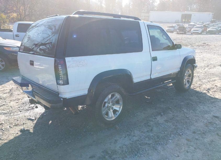 Photo 4 of 1999 Chevrolet Tahoe (VIN 3GNEK18R1XG192356)