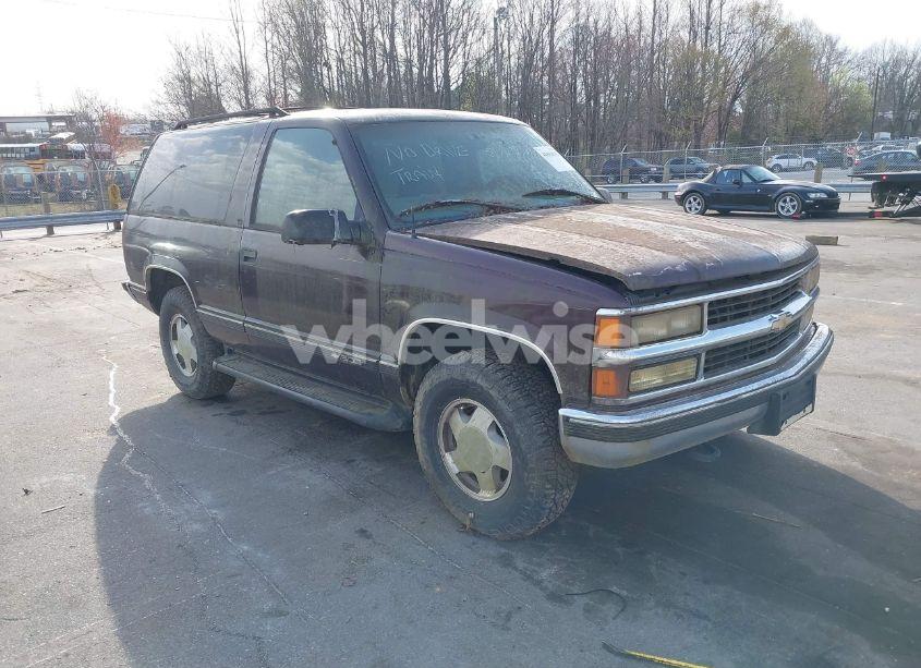 1997 Chevrolet Tahoe (VIN 3GNEK18R2VG102838) main photo