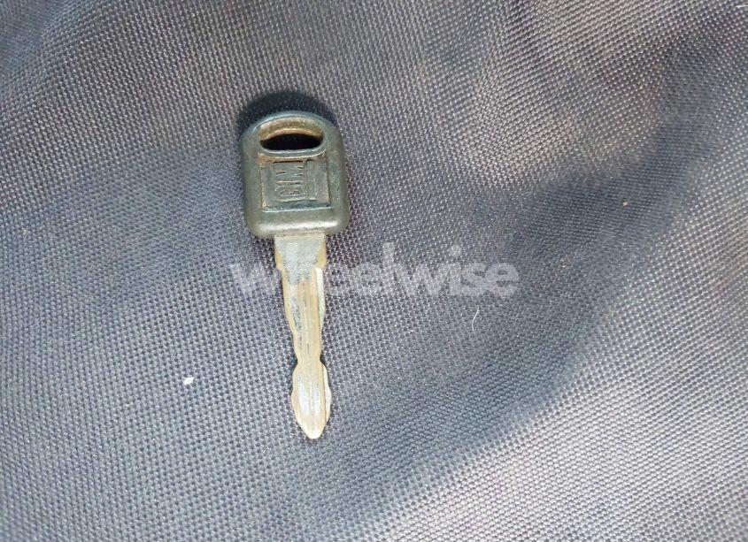 Photo 11 of 1997 Chevrolet Tahoe (VIN 3GNEK18R2VG102838)