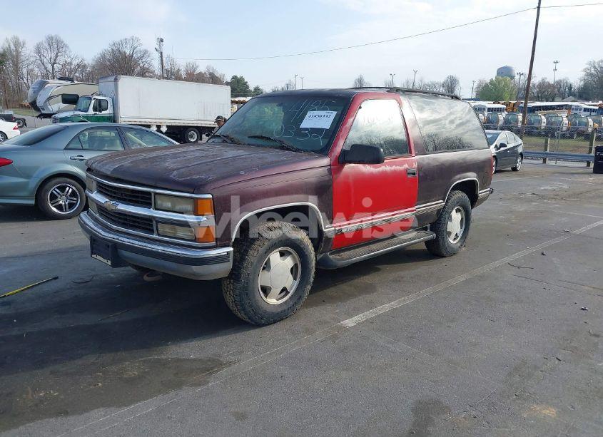 Photo 2 of 1997 Chevrolet Tahoe (VIN 3GNEK18R2VG102838)