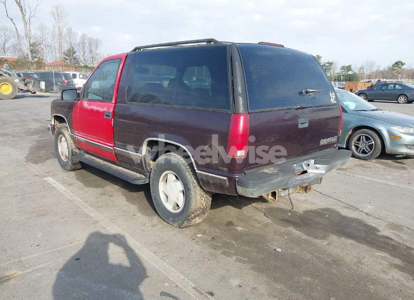 Photo 3 of 1997 Chevrolet Tahoe (VIN 3GNEK18R2VG102838)