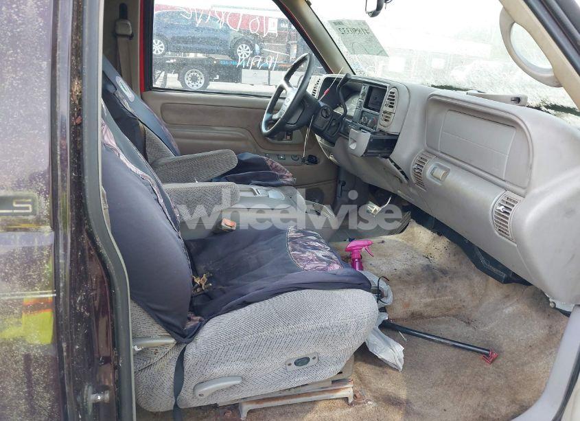 Photo 5 of 1997 Chevrolet Tahoe (VIN 3GNEK18R2VG102838)