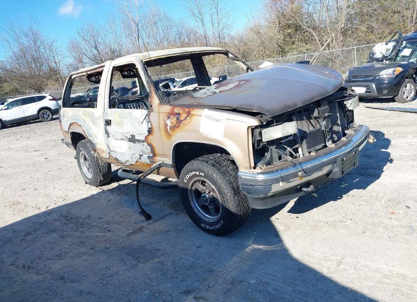 1999 Chevrolet Tahoe (VIN 3GNEK18R4XG113522) main photo