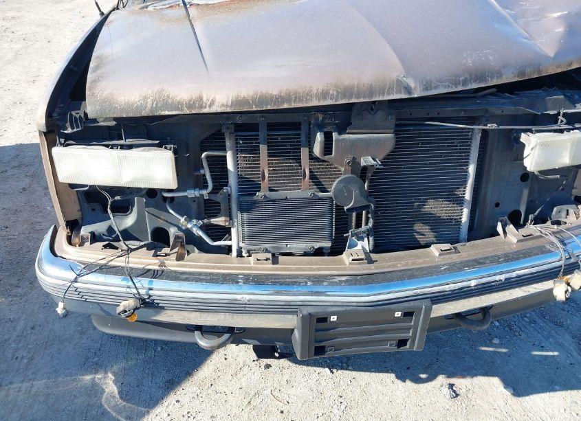 Photo 12 of 1999 Chevrolet Tahoe (VIN 3GNEK18R4XG113522)