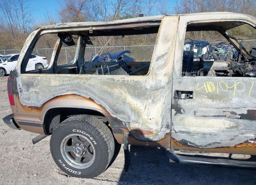 Photo 14 of 1999 Chevrolet Tahoe (VIN 3GNEK18R4XG113522)