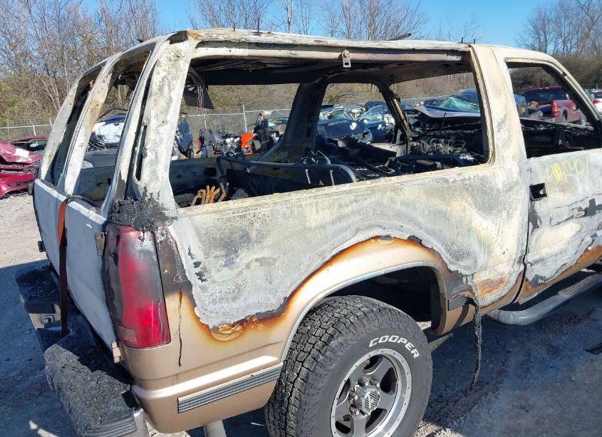 Photo 15 of 1999 Chevrolet Tahoe (VIN 3GNEK18R4XG113522)