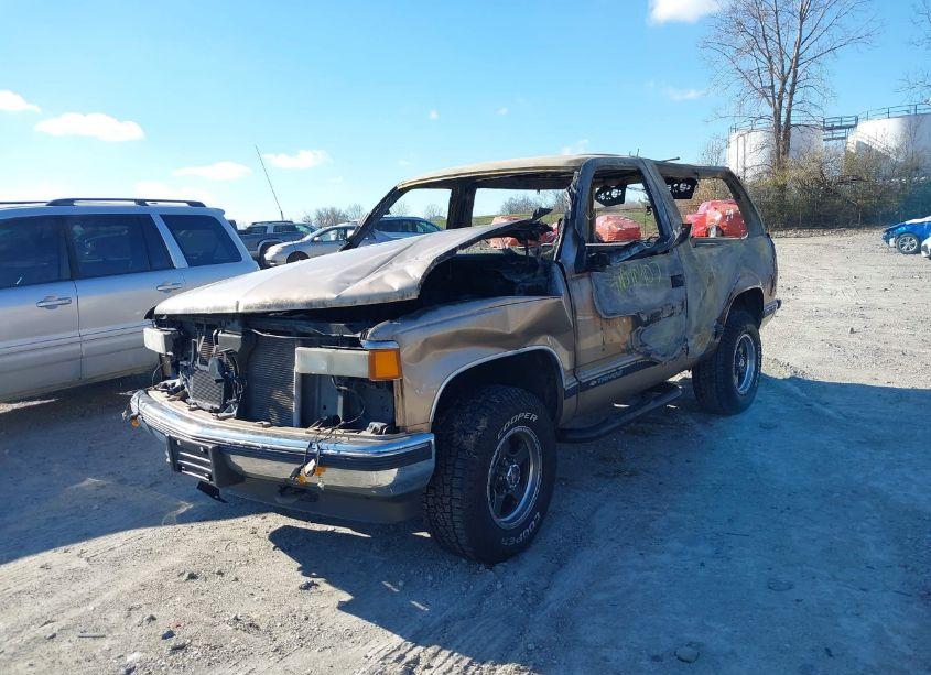 Photo 2 of 1999 Chevrolet Tahoe (VIN 3GNEK18R4XG113522)