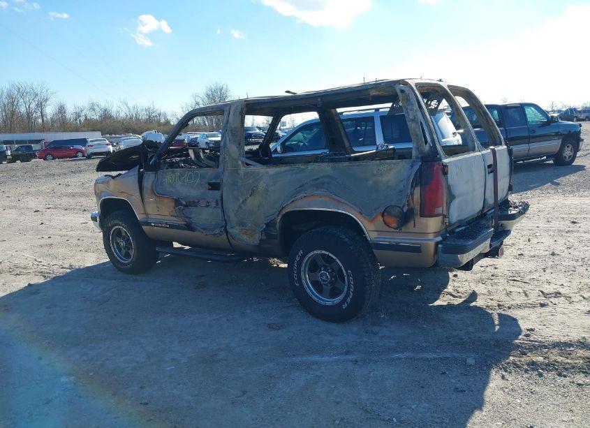 Photo 3 of 1999 Chevrolet Tahoe (VIN 3GNEK18R4XG113522)