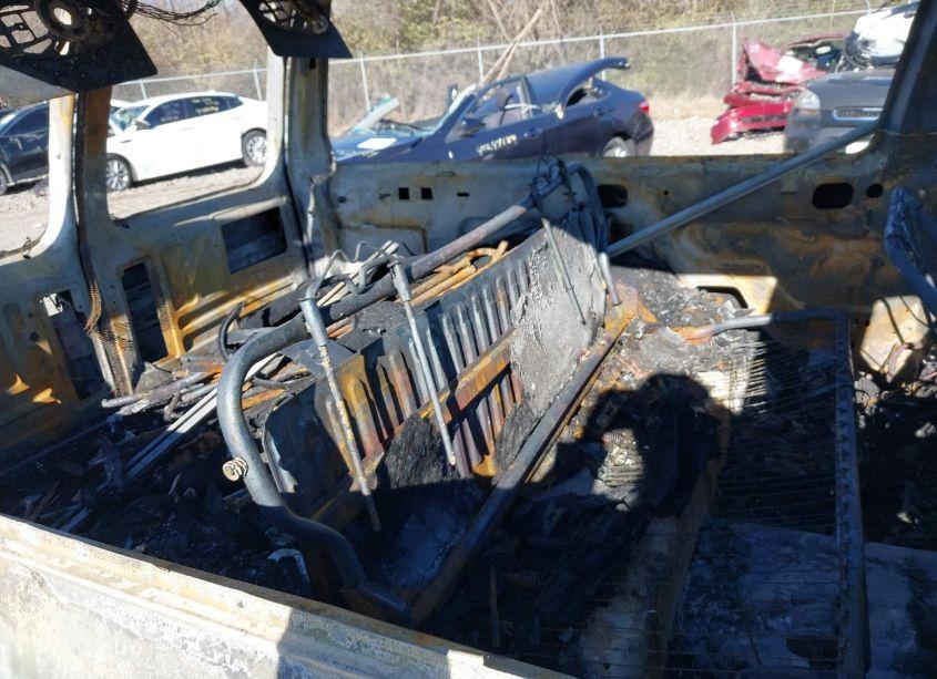 Photo 8 of 1999 Chevrolet Tahoe (VIN 3GNEK18R4XG113522)