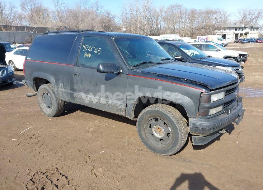 1997 Chevrolet Tahoe (VIN 3GNEK18R5VG126423) main photo