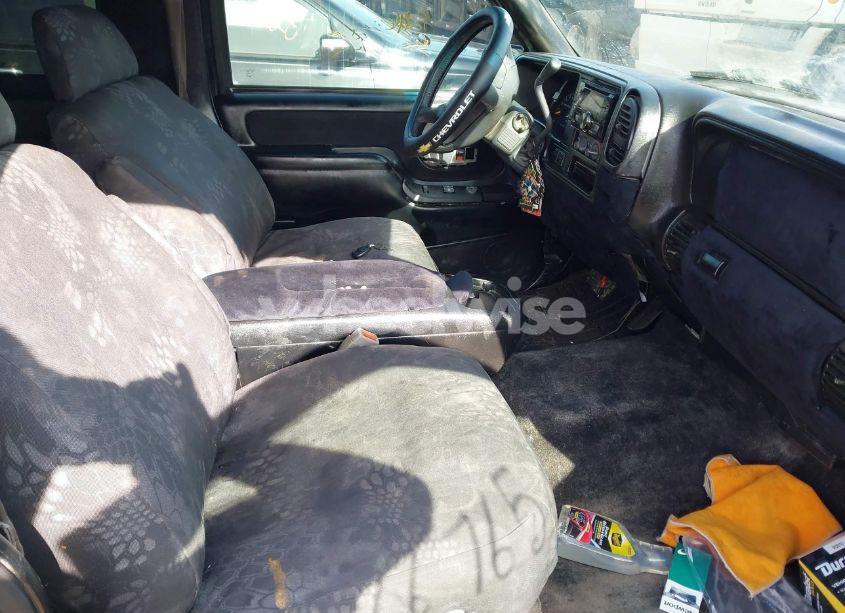 Photo 5 of 1997 Chevrolet Tahoe (VIN 3GNEK18R5VG126423)