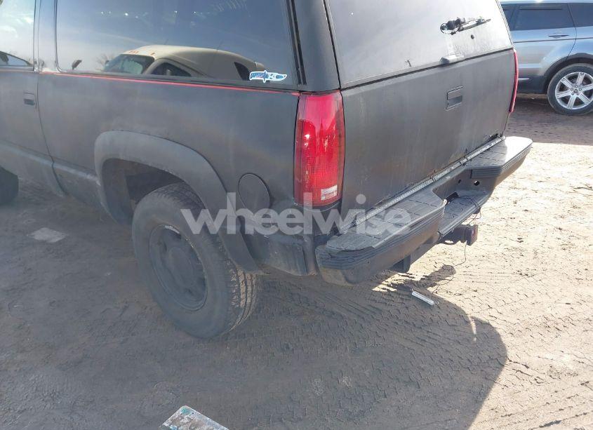 Photo 6 of 1997 Chevrolet Tahoe (VIN 3GNEK18R5VG126423)