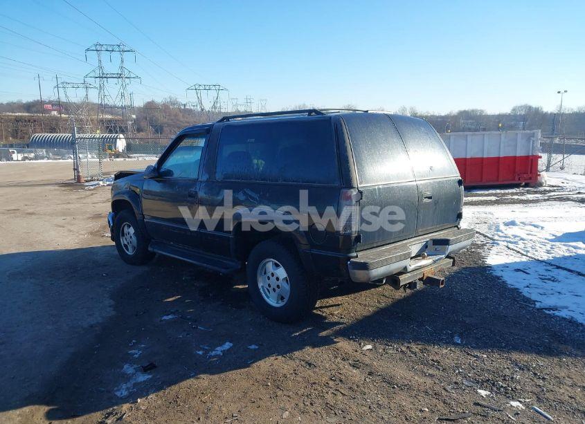 Photo 3 of 1998 Chevrolet Tahoe (VIN 3GNEK18R5WG130358)