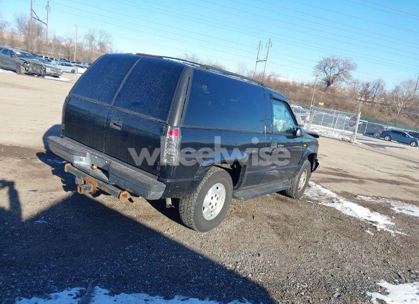 Photo 4 of 1998 Chevrolet Tahoe (VIN 3GNEK18R5WG130358)