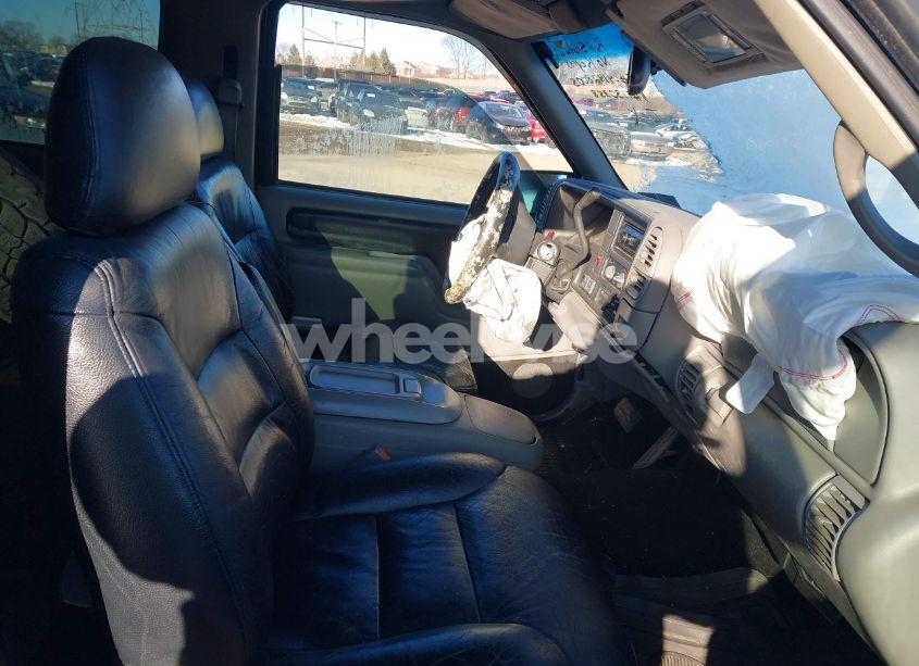 Photo 5 of 1998 Chevrolet Tahoe (VIN 3GNEK18R5WG130358)