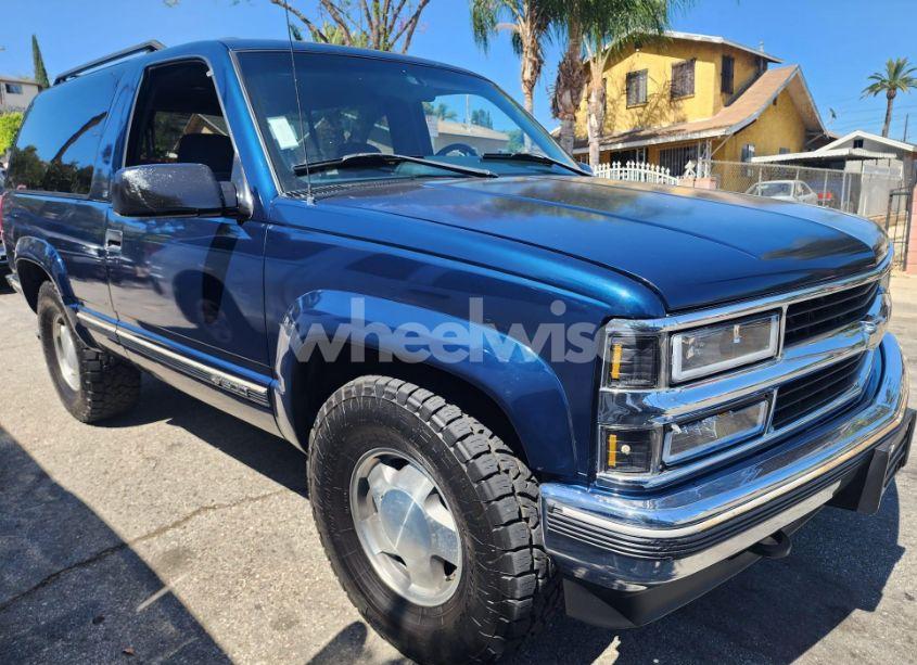 1996 Chevrolet Tahoe K1500 (VIN 3GNEK18R8TG106745) main photo