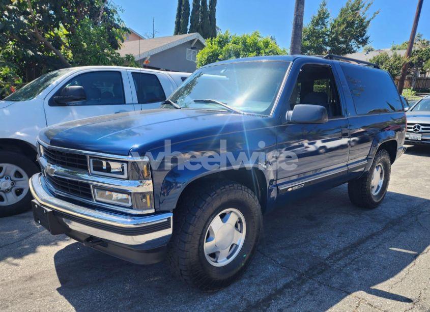 Photo 2 of 1996 Chevrolet Tahoe K1500 (VIN 3GNEK18R8TG106745)