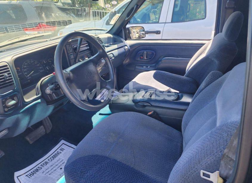 Photo 5 of 1996 Chevrolet Tahoe K1500 (VIN 3GNEK18R8TG106745)