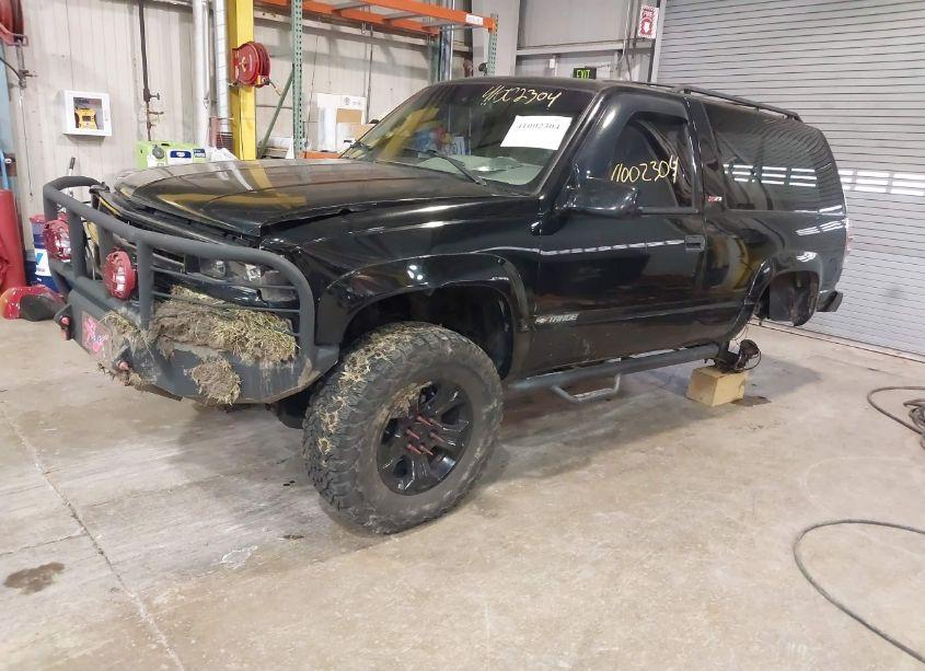 Photo 2 of 1996 Chevrolet Tahoe K1500 (VIN 3GNEK18R8TG117180)