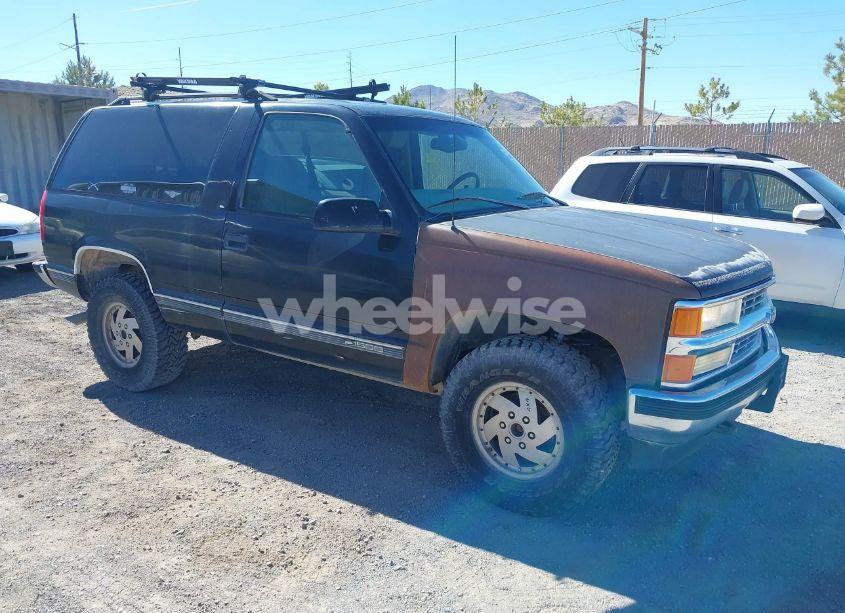 1997 Chevrolet Tahoe (VIN 3GNEK18RXVG147235) main photo
