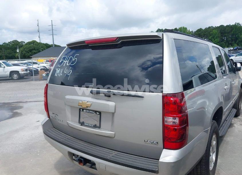 Photo 4 of 2007 Chevrolet Suburban 1500 LT (VIN 3GNFC16007G185405)