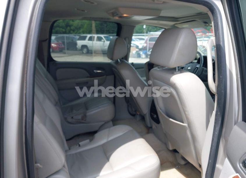 Photo 8 of 2007 Chevrolet Suburban 1500 LT (VIN 3GNFC16007G185405)