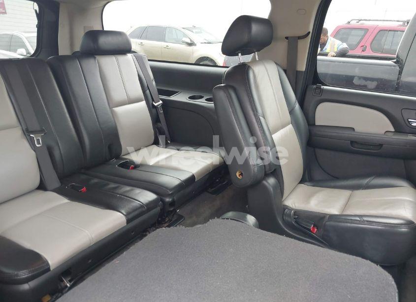 Photo 8 of 2008 Chevrolet Suburban 1500 LT (VIN 3GNFC16018G179193)